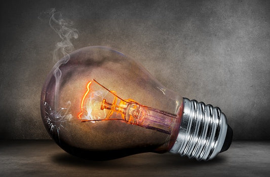 “What type of light bulb does a tiffany lamp contain?